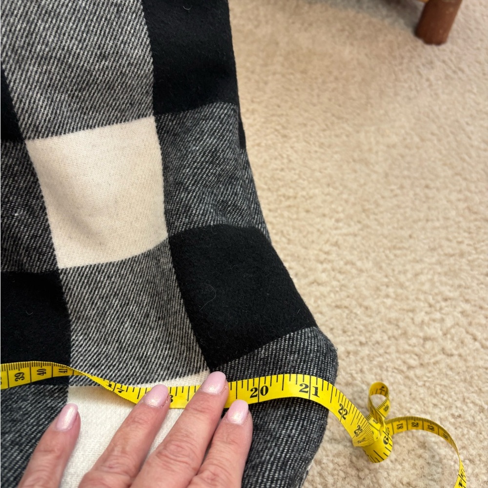 Flannel and Sherpa Checkered Print Tote - Picture 9 of 13